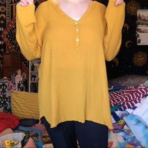 oversized yellow tee